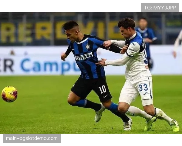 最新：国际米兰vs斯佩齐亚，比赛因球迷向场内投掷烟火中断